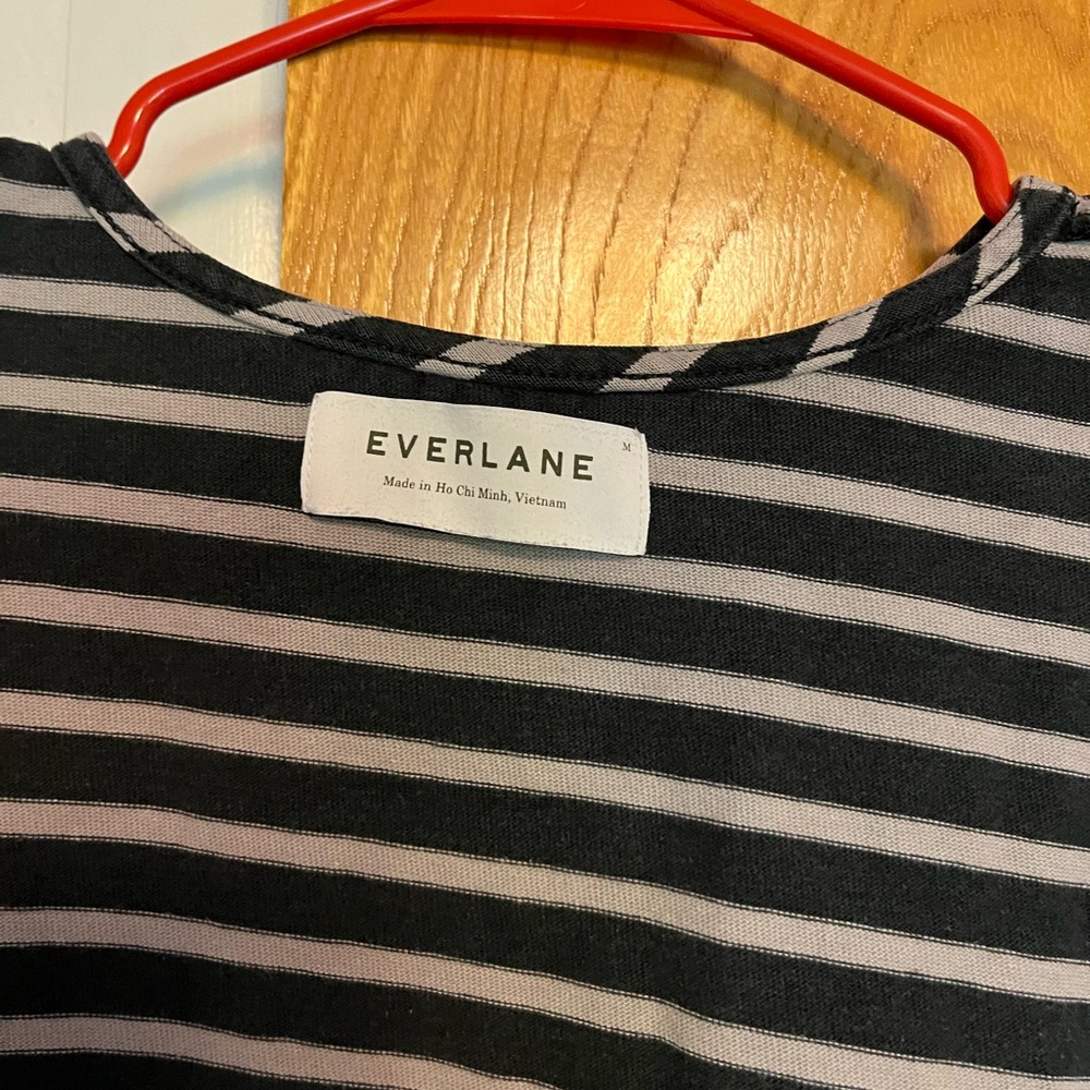 Everlane Womens Médium top (my wife cleaning out)
